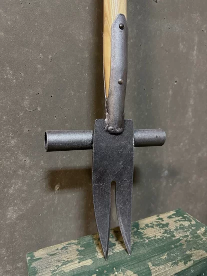 Інструмент для видалення бурʼянів