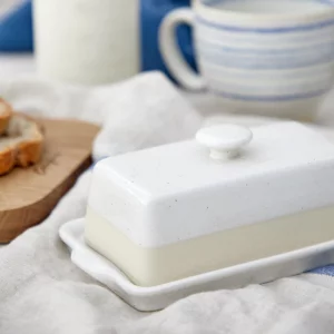 Ємність для масла з кришкою