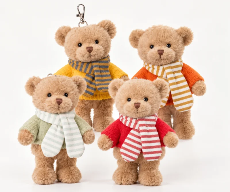 М'яка іграшка-брелок ведмедик у светрі та шарфику Bukowski Alpine Teddy, 15 см (в асортименті)