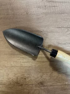 Лопата з кореневою пилкою